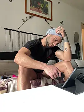1Richrichard1 online show from May 3, 11:35 am