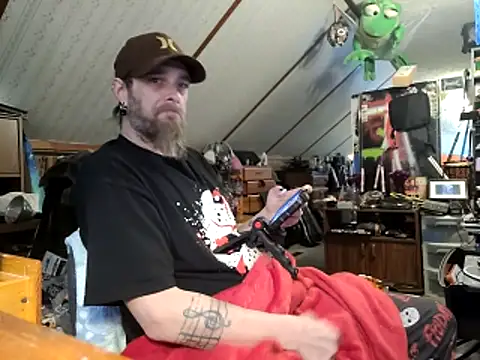 thejuicybacon online show from April 27, 4:58 pm