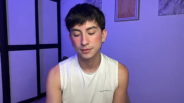 sweettaaron01 online show from June 3, 12:45 am