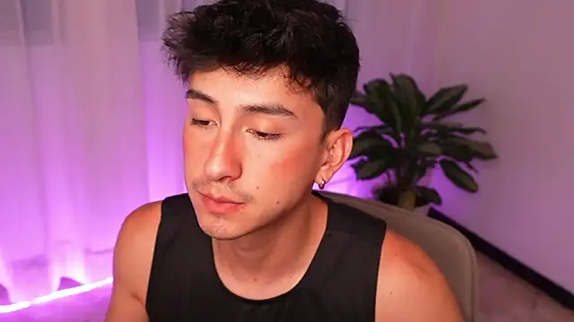 sweettaaron01 online show from August 3, 11:22 pm