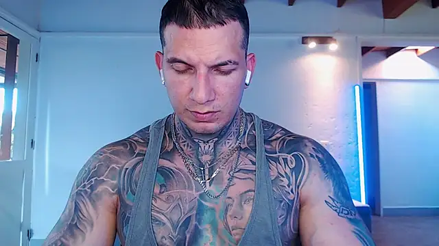 Shane Clay online show from May 22, 10:15 pm