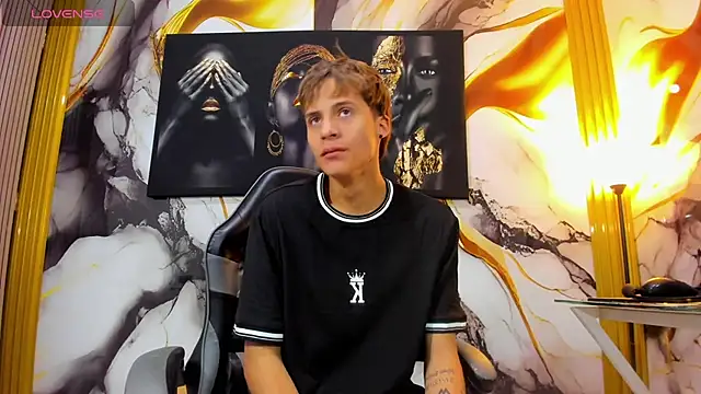 mono blonde online show from July 31, 11:32 am