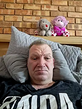 wallacelegend online show from August 5, 5:45 am