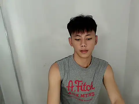 ynotyu online show from May 11, 4:15 pm