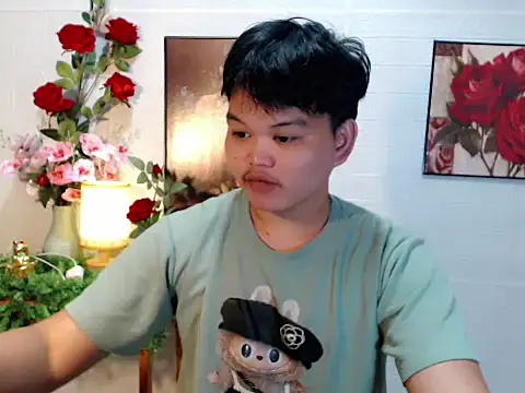 Reynelcock online show from May 5, 4:25 am