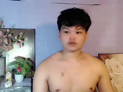 Reynelcock online show from May 13, 6:10 am
