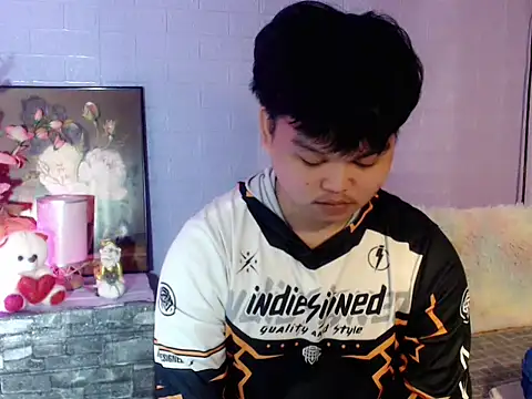 Reynelcock online show from May 18, 7:36 am