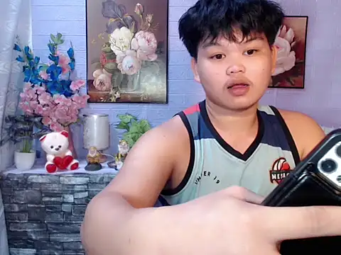 Reynelcock online show from May 7, 1:11 pm