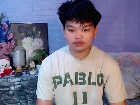 Reynelcock online show from May 11, 5:20 am
