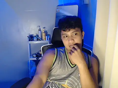 Asian Neil143 online show from July 23, 10:40 pm