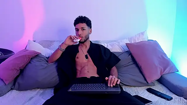 Thiagoferreti online show from June 8, 3:29 am
