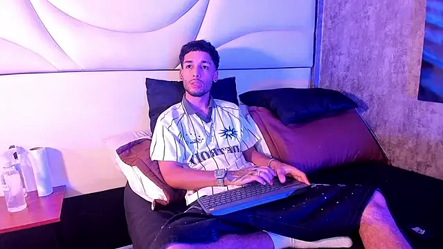 Thiagoferreti online show from May 4, 4:03 am