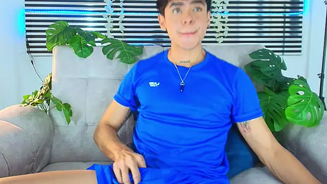 CamiiGuzmanX online show from May 21, 9:30 pm
