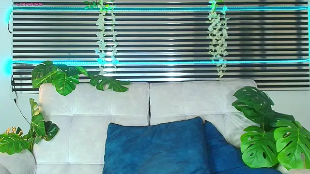 CamiiGuzmanX online show from May 18, 4:22 pm