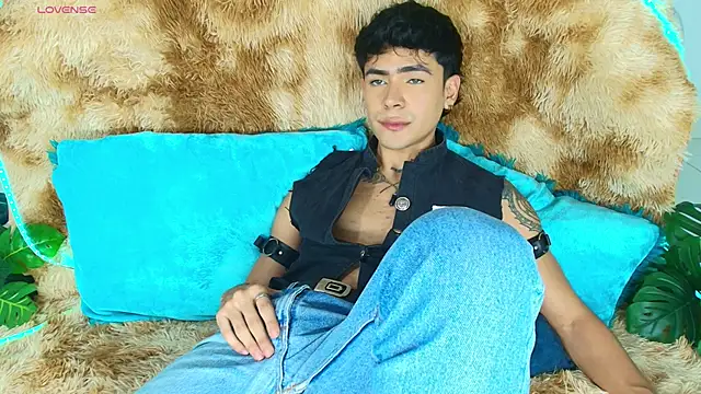 CamiiGuzmanX online show from May 14, 8:29 pm