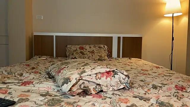 KellyTwink online show from August 8, 4:08 am