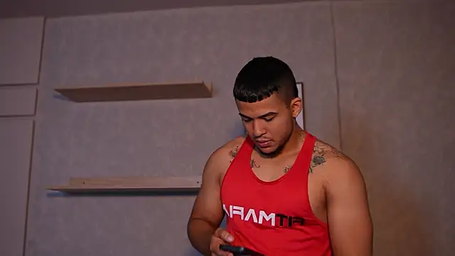 Thiago Valente online show from May 7, 1:44 pm