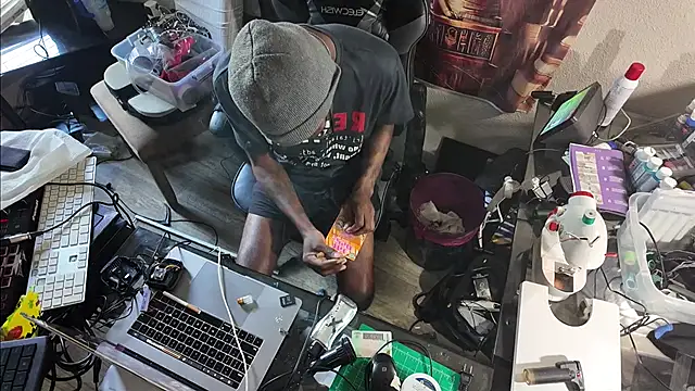 Triggerhappycj100 online show from May 7, 6:08 pm