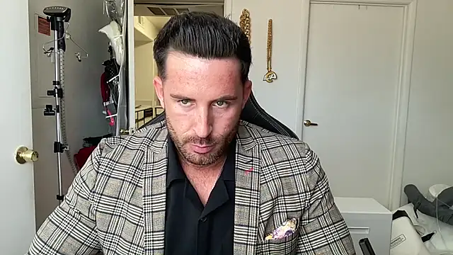 brettmycles28 online show from July 23, 6:38 pm