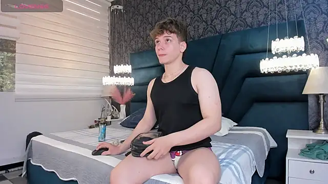 TaylerWhite online show from June 12, 11:52 am