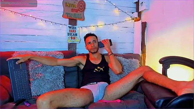 Alex bigcock11  online show from May 7, 6:08 pm