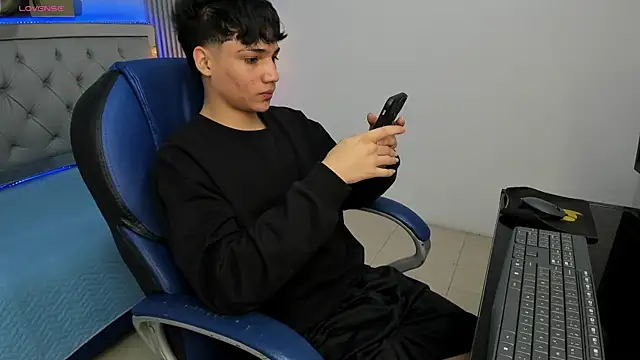 SamBlack  online show from May 1, 1:25 pm