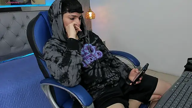 SamBlack  online show from April 26, 1:52 pm