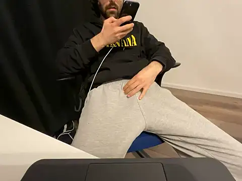 Frankieyyy1 online show from April 29, 7:09 pm