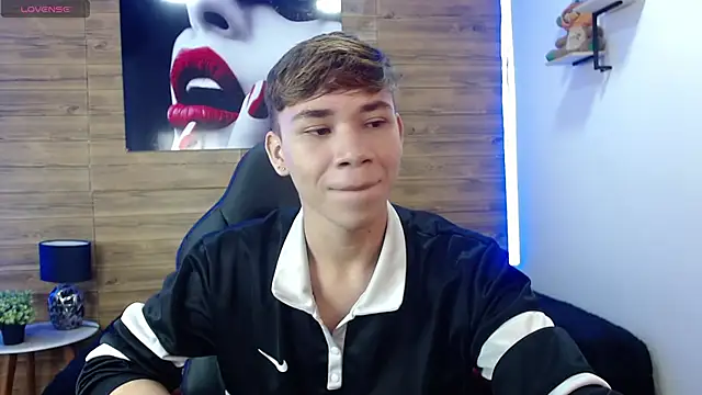 nathanclay online show from May 5, 3:19 am