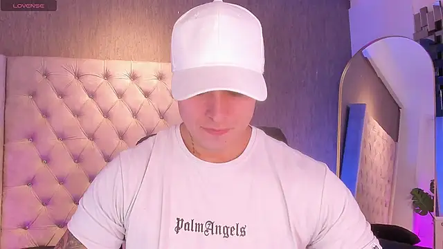 connorsmiith online show from May 5, 12:01 am