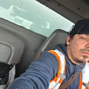 luis97fer online show from May 8, 3:23 pm