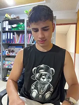 AdrianRinaldi online show from June 3, 2:33 pm