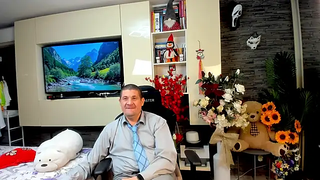 SpartacusDaddy48 online show from May 14, 9:24 pm
