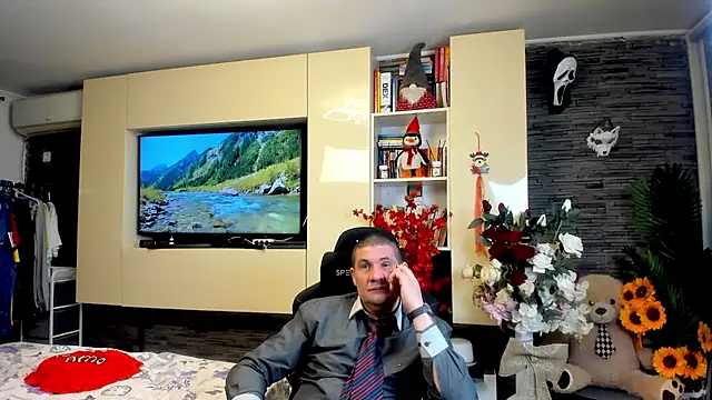 SpartacusDaddy48 online show from May 9, 11:39 pm