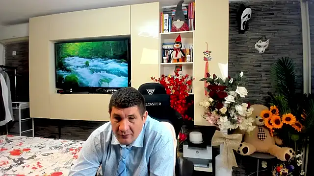 SpartacusDaddy48 online show from April 28, 6:29 am