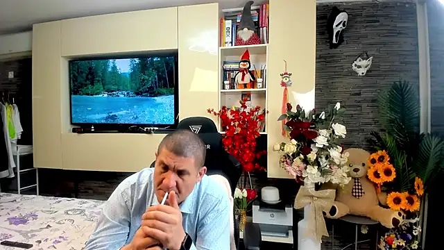 SpartacusDaddy48 online show from May 8, 11:38 pm