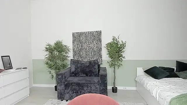 Mallfoyy online show from May 30, 3:45 pm