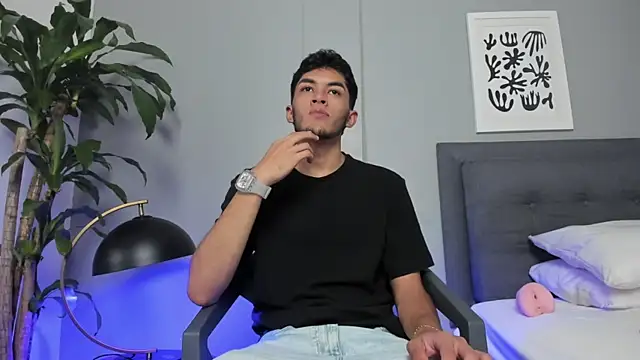 Tylerffoxx online show from June 10, 8:31 pm