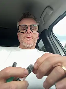 Axl hot online show from May 18, 3:49 pm