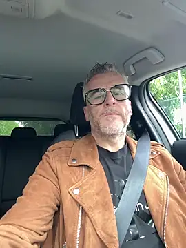 Axl hot online show from May 3, 8:17 am
