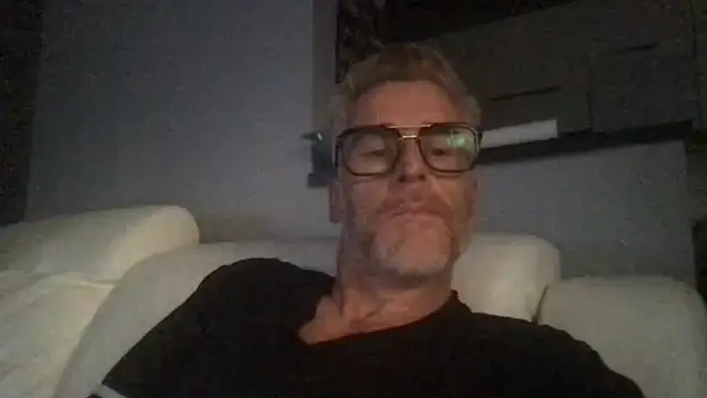 Axl hot online show from June 22, 7:07 pm