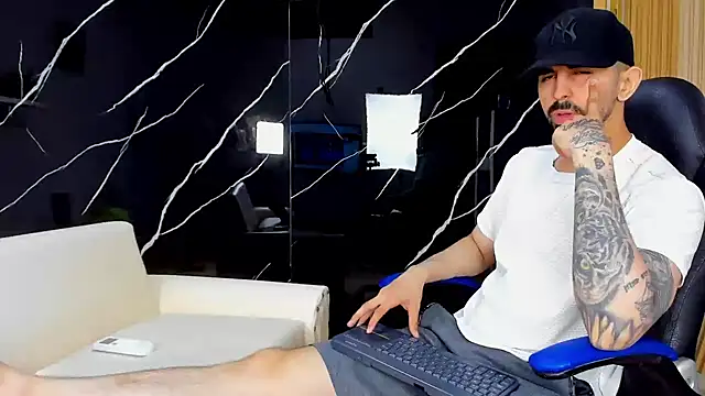 giannis090 online show from May 16, 4:43 am