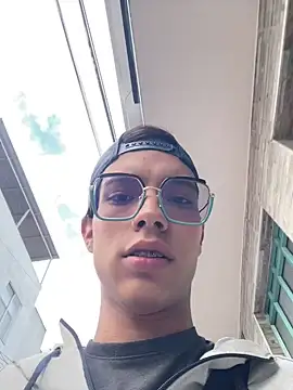 diegoand0911 online show from August 6, 9:32 pm