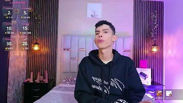 Room 69x online show from May 18, 1:06 pm