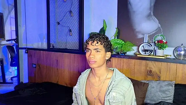 AlanCutee online show from May 5, 1:46 pm