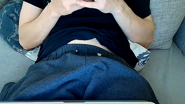 Breezydicksn online show from May 20, 9:43 pm