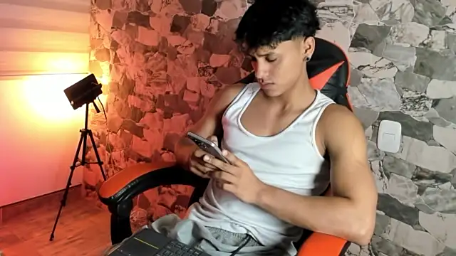ZYZZ1312 online show from June 25, 1:19 am