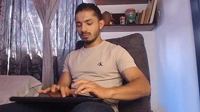 ArturoCardona  online show from July 27, 2:57 pm