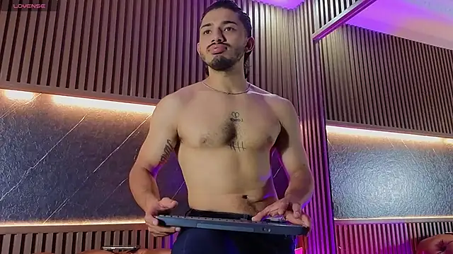 ArturoCardona  online show from July 24, 2:35 pm