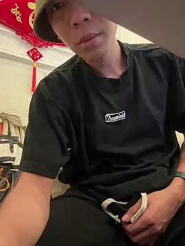 linh21107 online show from May 2, 12:41 pm